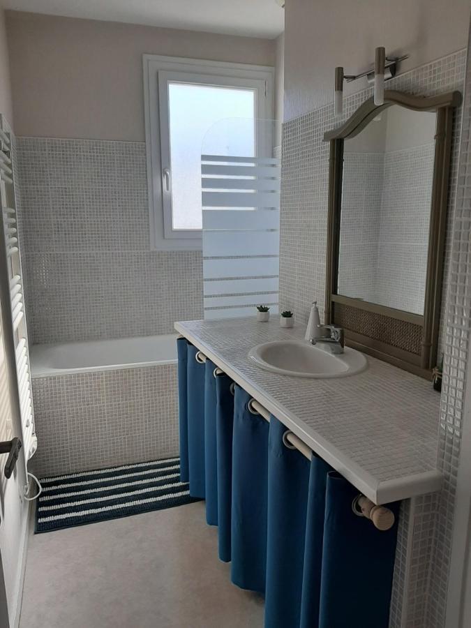 Appt cosy 65 m2 coeur de ville à 150 m de la plage Royan Esterno foto